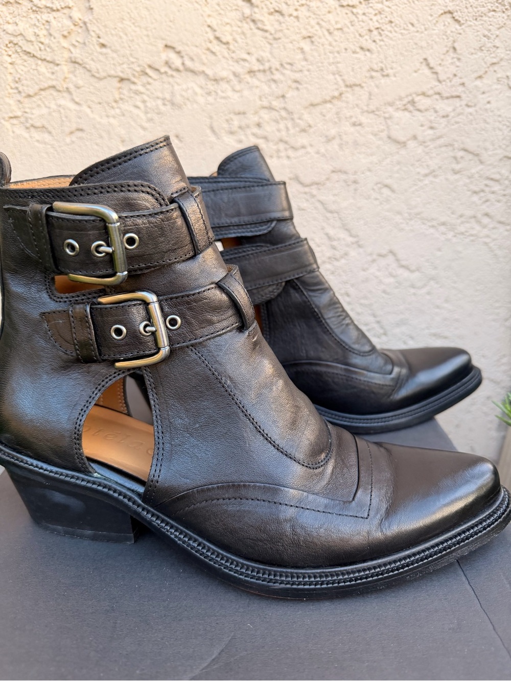 Cotelac Black Leather Buckle Cutout Ankle Boots - Women US 6.5